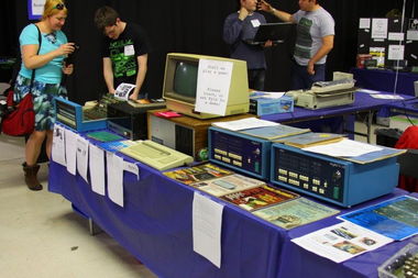 復古風潮席卷美國計算機展，老款蘋果產品與新式維修服務同臺受捧